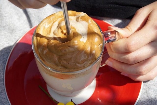 커피 믹스를 재료로 한 달고나 커피