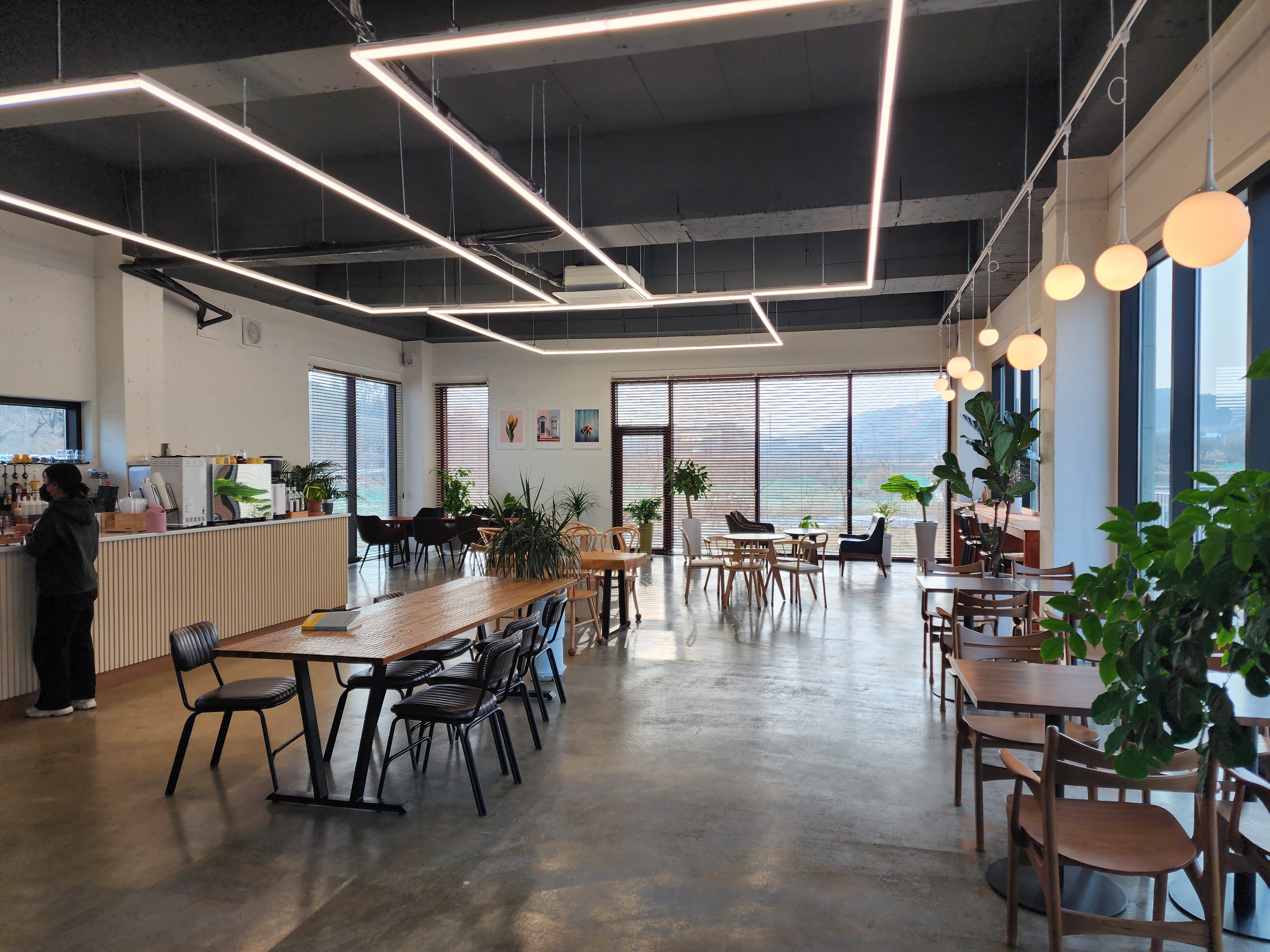 휘게 카페 내부