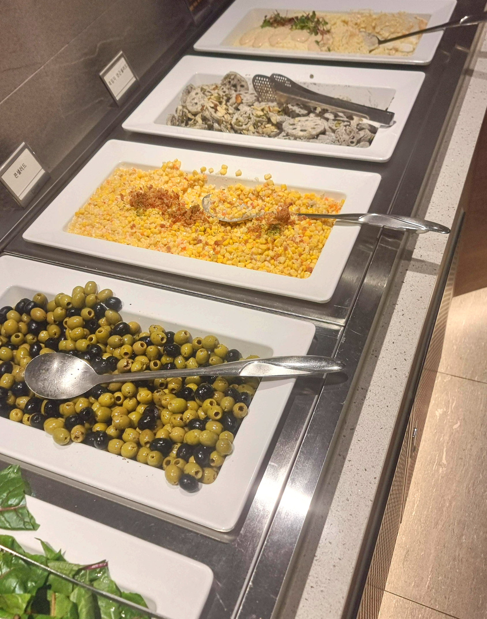 고메스퀘어 배곧점 다양한 셀러드종류