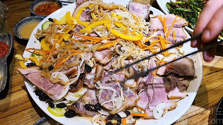 족이맛있는-사또족발-냉채족발-3