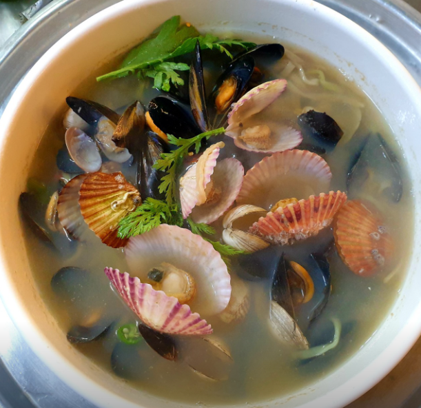 오늘N 오늘은국수먹는날 부산 김가네 삼색칼국수 정보 산더미해물칼국수 물총칼국수 육전메밀