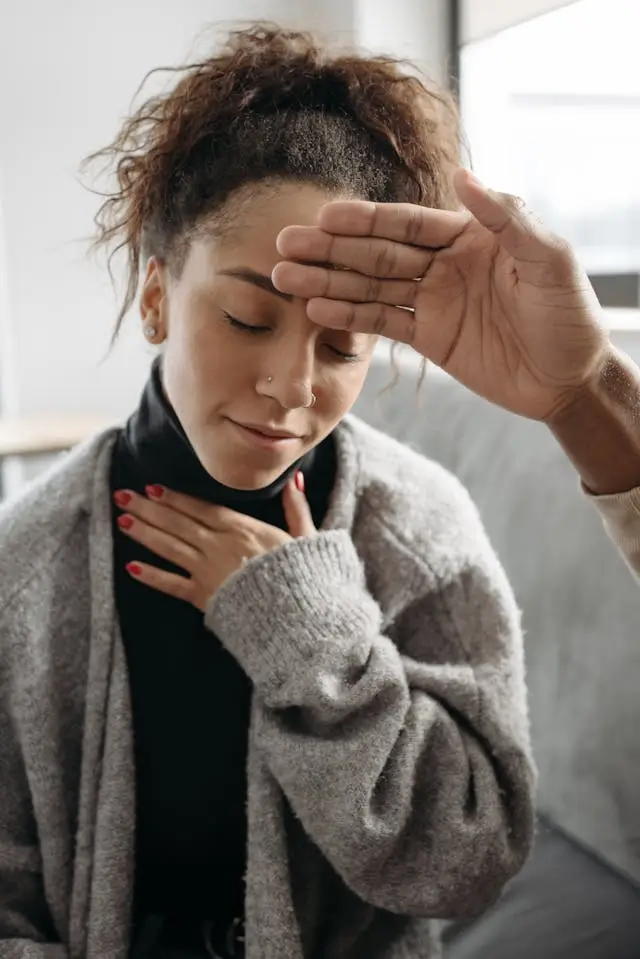 독감 증상: 배 아픔, 증상 순서, 열 없는 독감 전염에 대해 알아보기