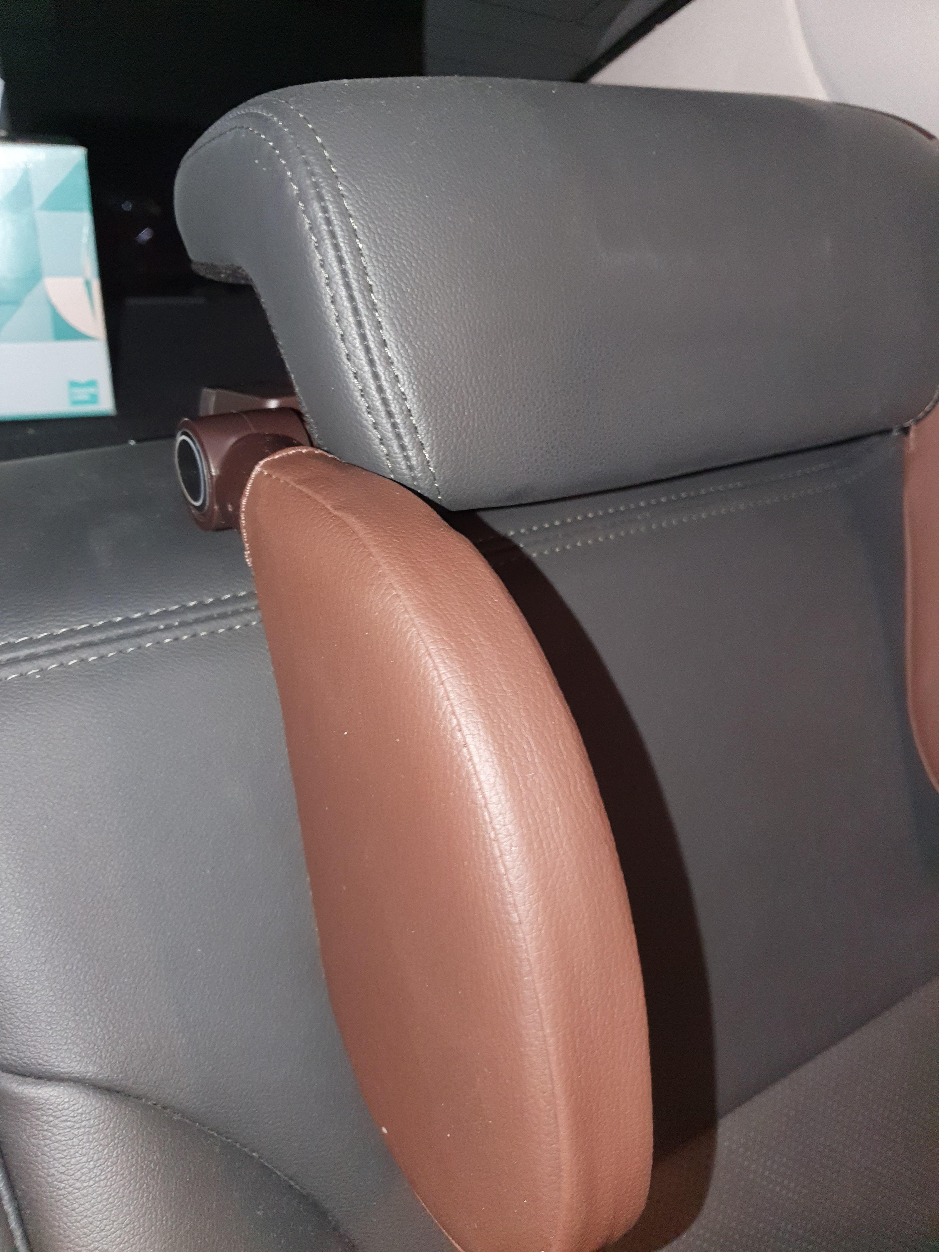 키즈 카시트 헤드레스트 사진은 굉장히 탄탄해 보이는데.. 쿠션부분이 힘이 없어서 잘 휘어지는게 아쉬움!