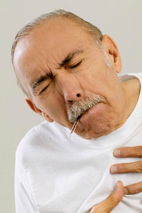 오른쪽 가슴이 뻐근한 증상 원인 7가지, 그냥 지나치면 안 됩니다