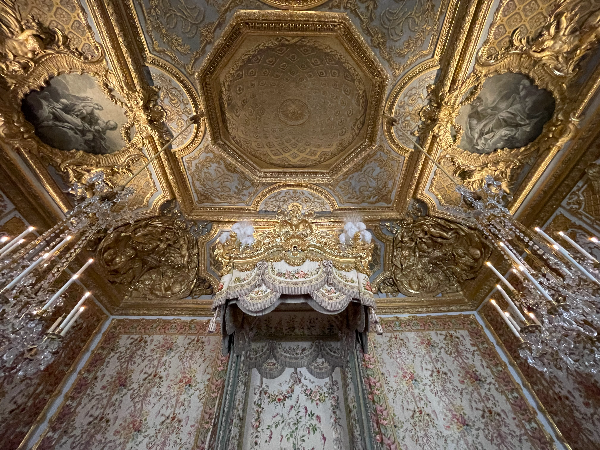 베르사유 궁전 거울의 방 주변 왕의 권위