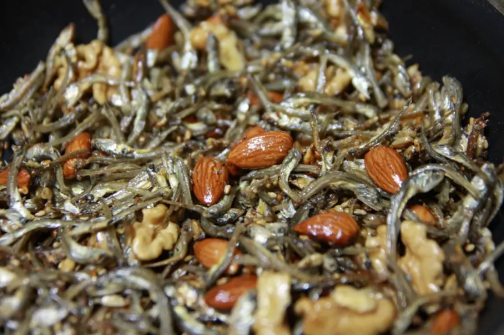 멸치 견과류 볶음 모습