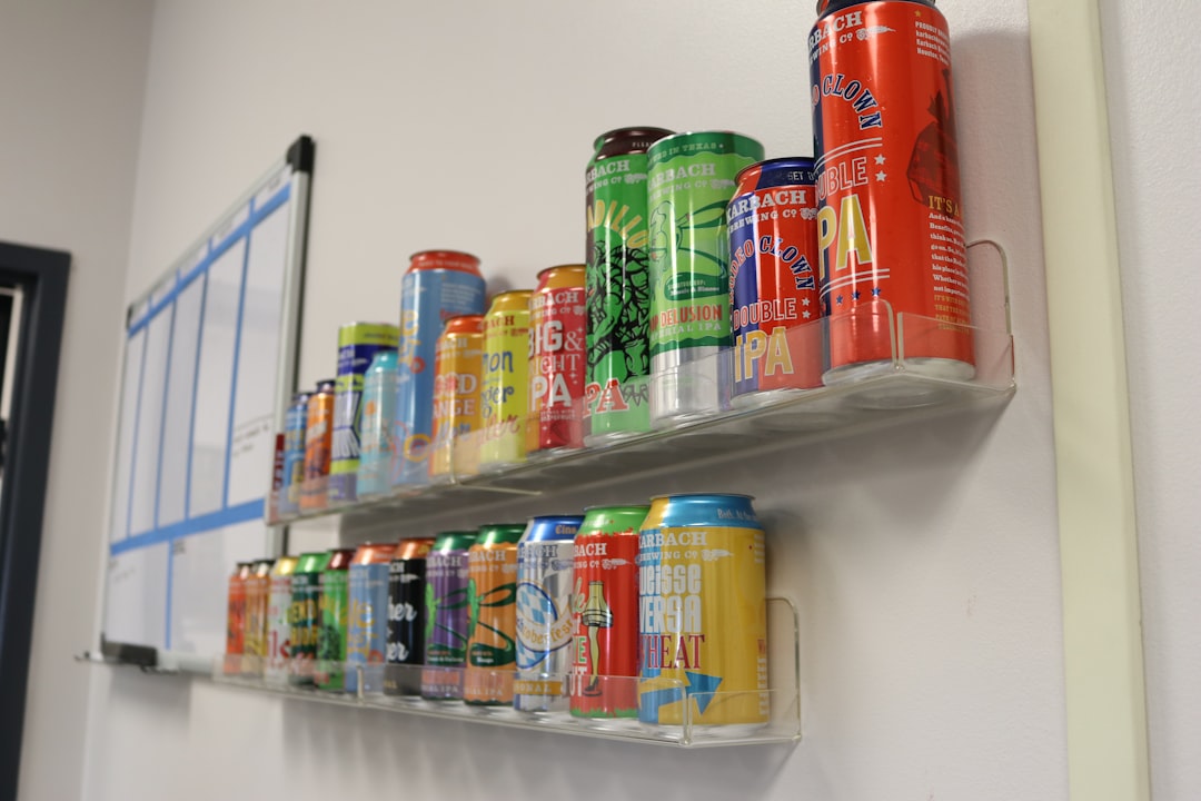 관리비는 maintenance fee로 번역할 수 있습니다.