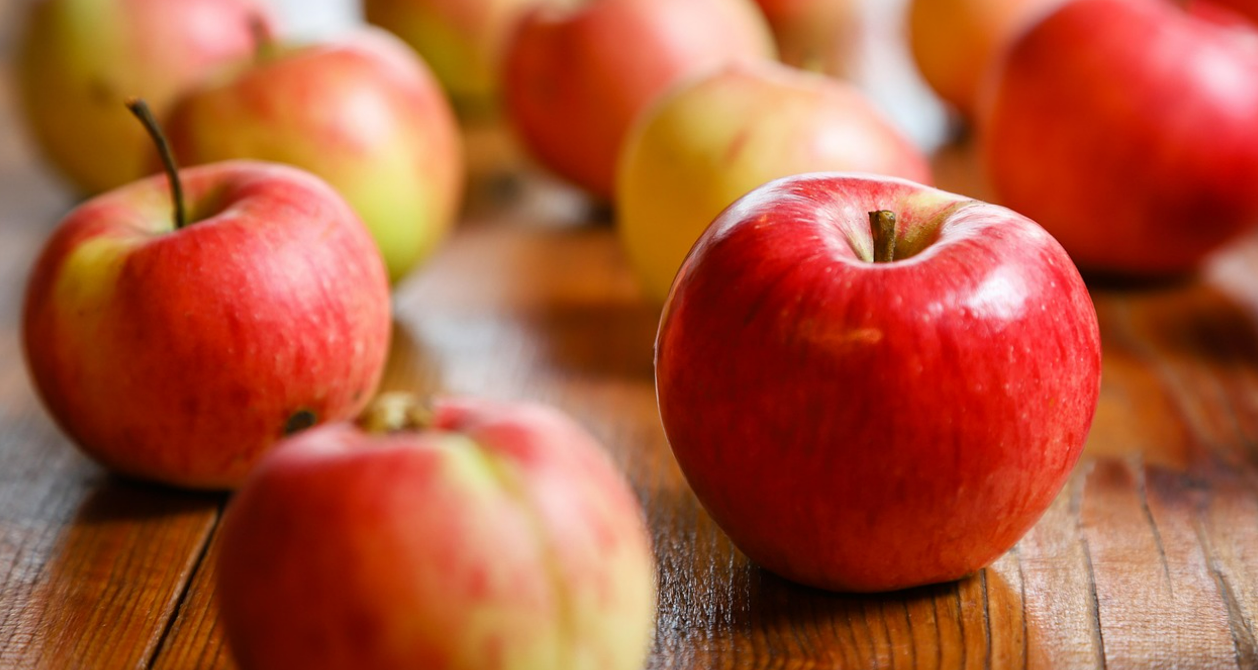 피부 노화 방지 및 장 건강에 좋은 사과
