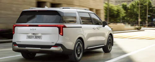 카니발 1.6 하이브리드 화이트 모델