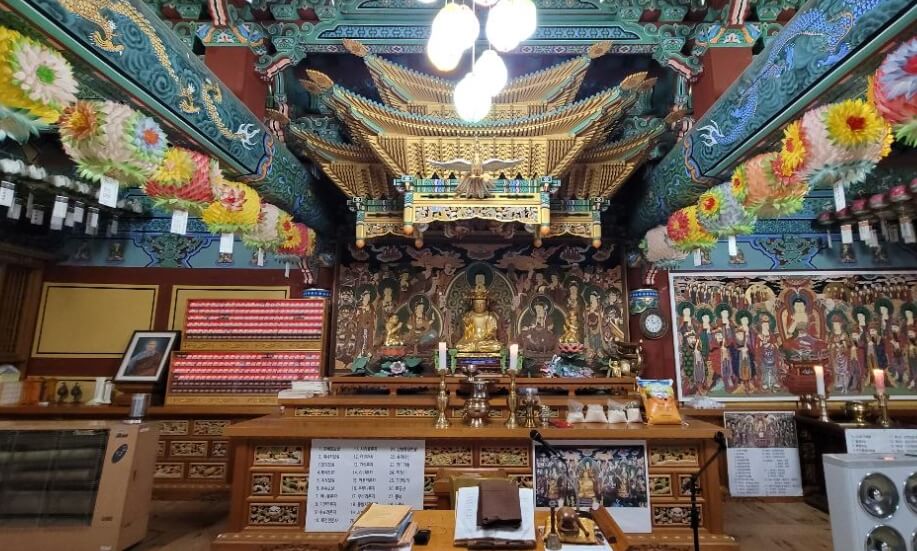 부여 대조사 : 백제의 숨결과 산사의 고요가 공존하는 곳 황금새의 전설과 거대 불상의 미소