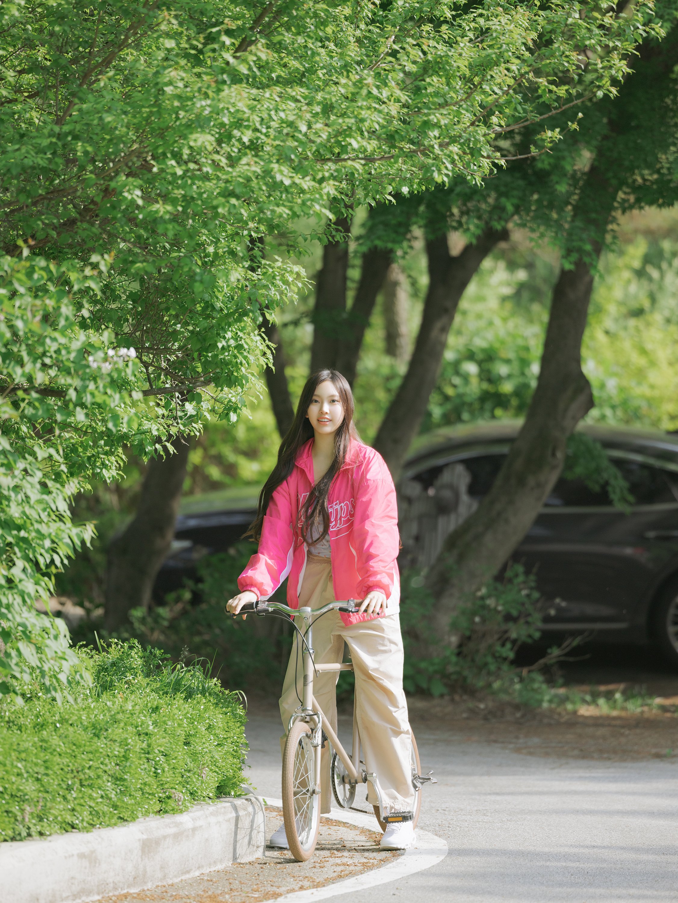 뉴진스 &amp;#39;Jeans&amp;#39;s ZINE&amp;#39; 봄맞이 피크닉 비하인드 컷