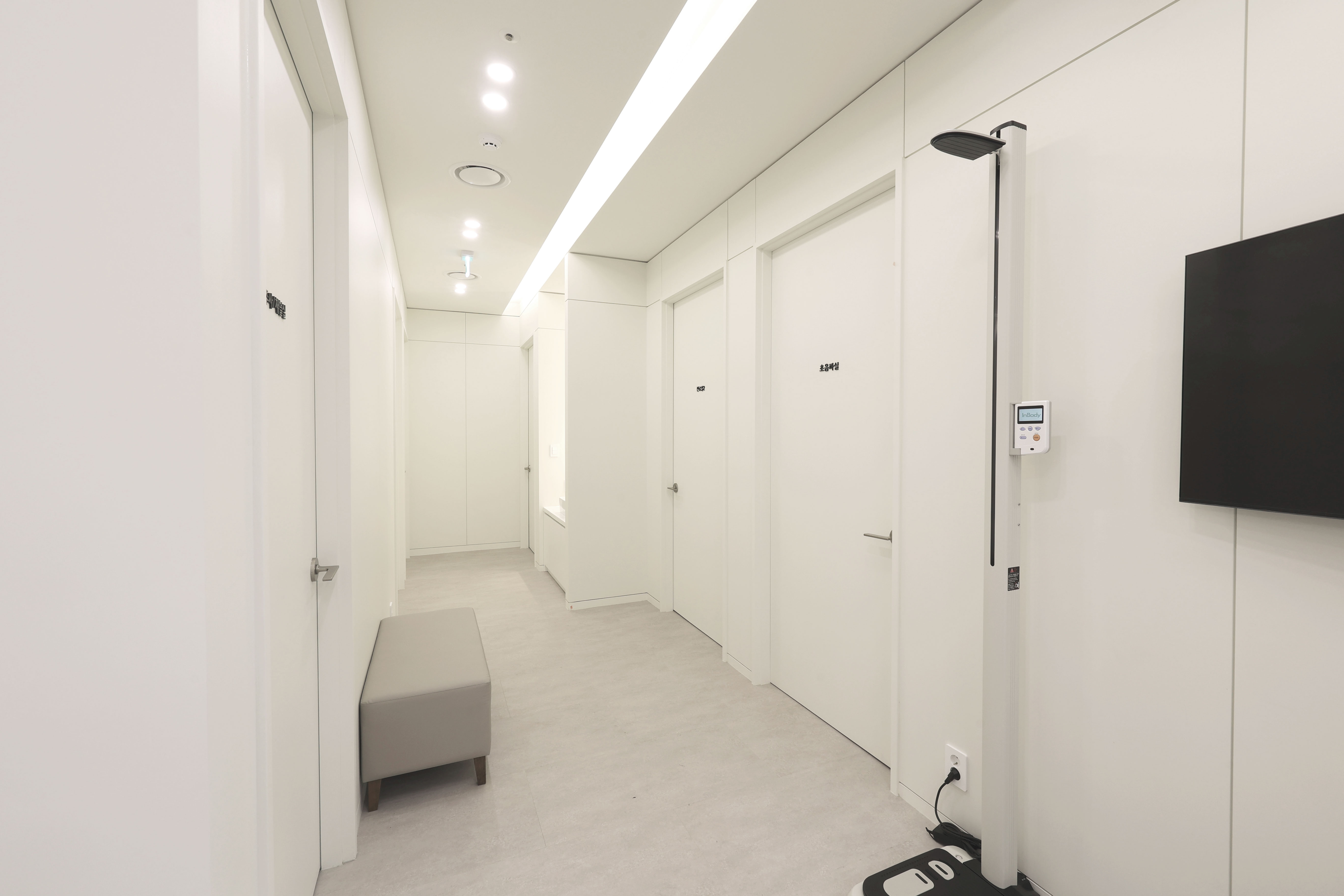 류마이주현내과 복도