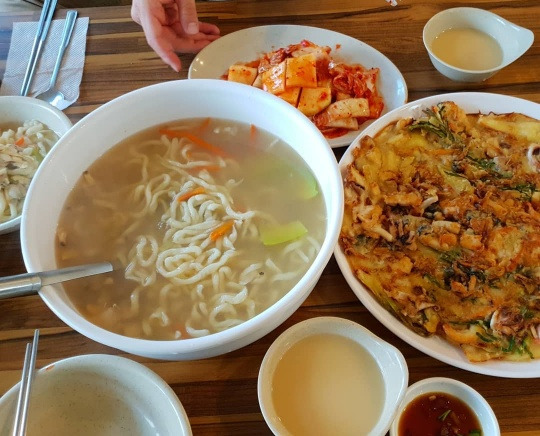 대부도 칼국수 '삼대째 할머니 손칼국수'
