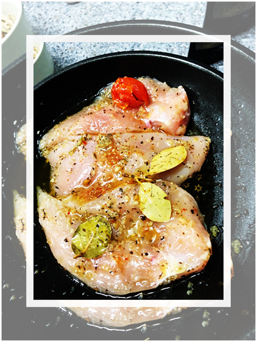 에어프라이어로 치킨을 만드는 레시피를 안내하는 이미지