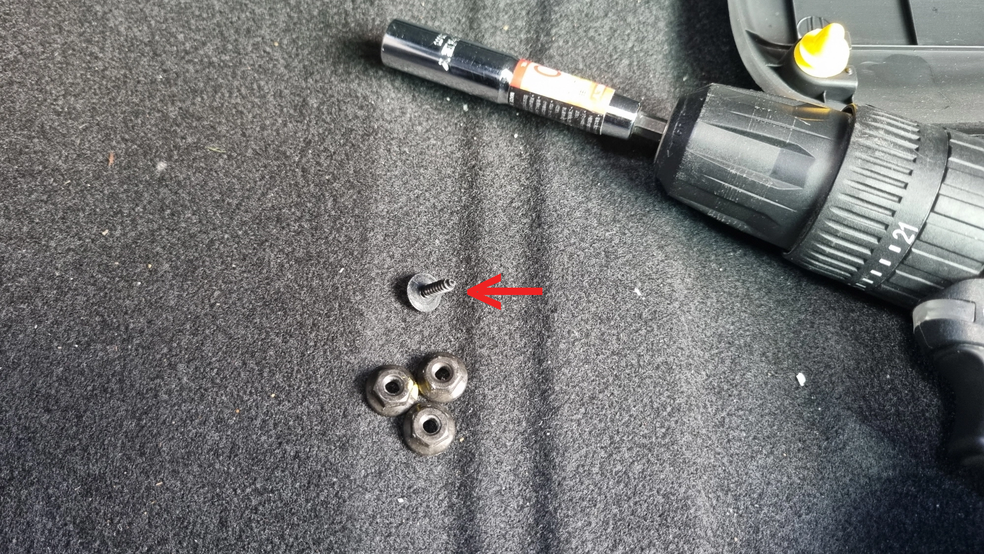 고정 너트 푼 모습