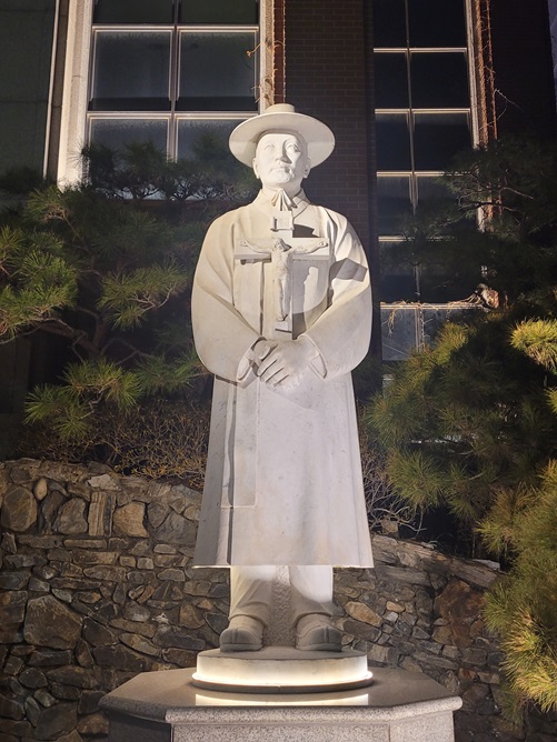 역삼동성당의 주보성인 성 최경환 프란치스코 성인입니다.