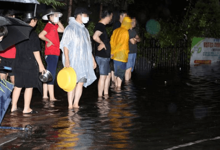 폭우-청주시민-합심된-모습