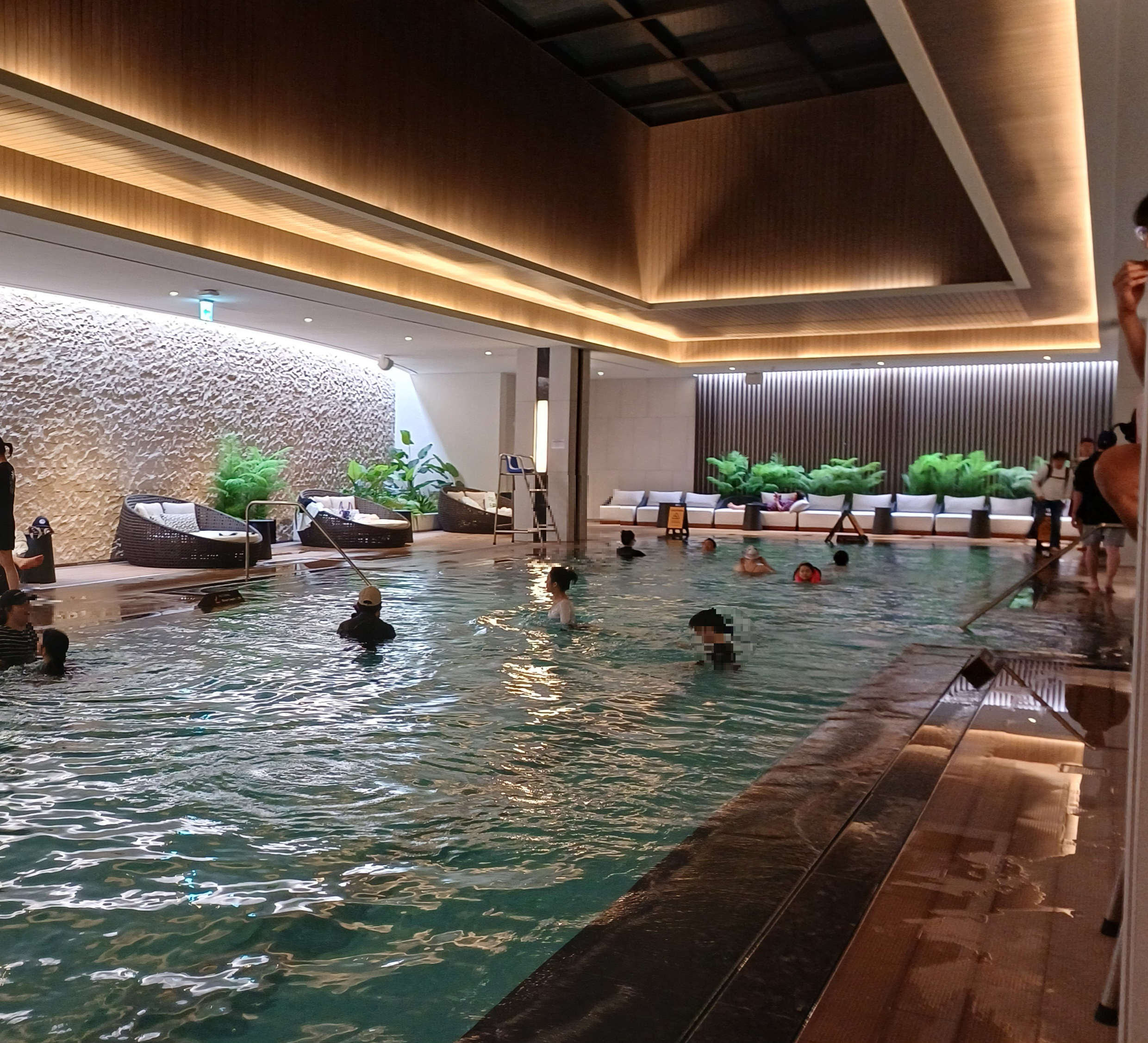 호캉스-호텔수영장-9