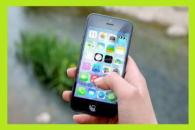 스마트폰-하는-손