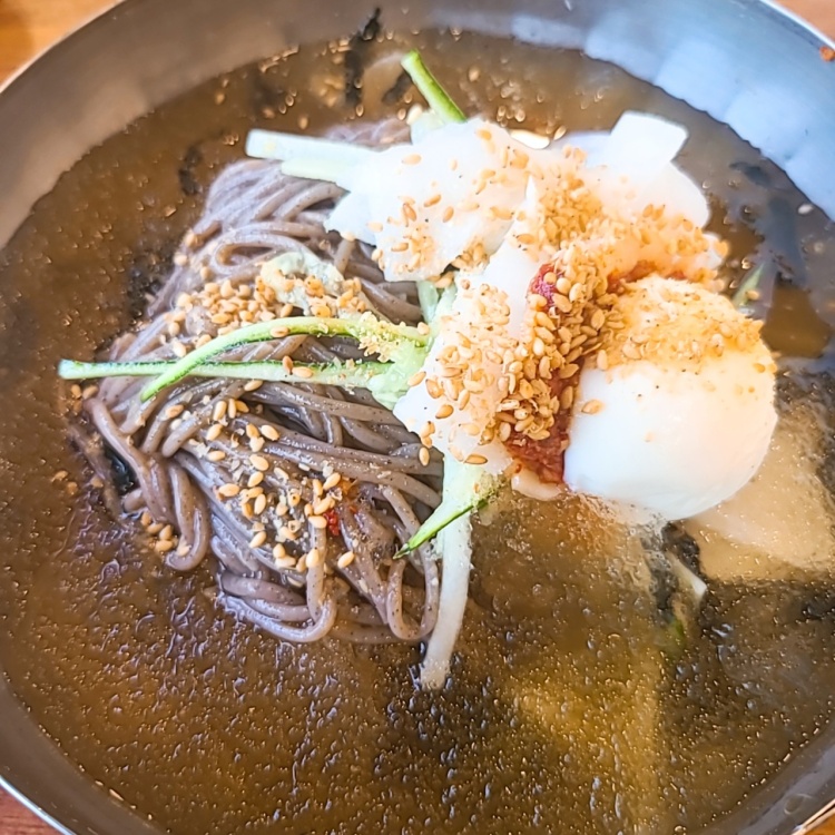 전설의 맛 봄맛 당기는 가자미회 막국수 강릉 맛집