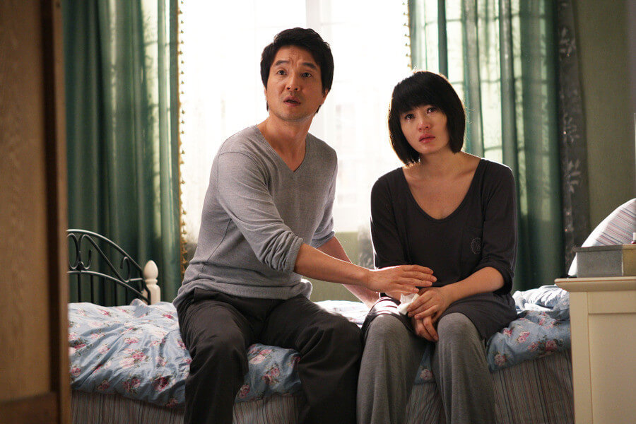 우울증으로 울고 있는 연주를 달래주다 딸에게 들킨 창인과 연주