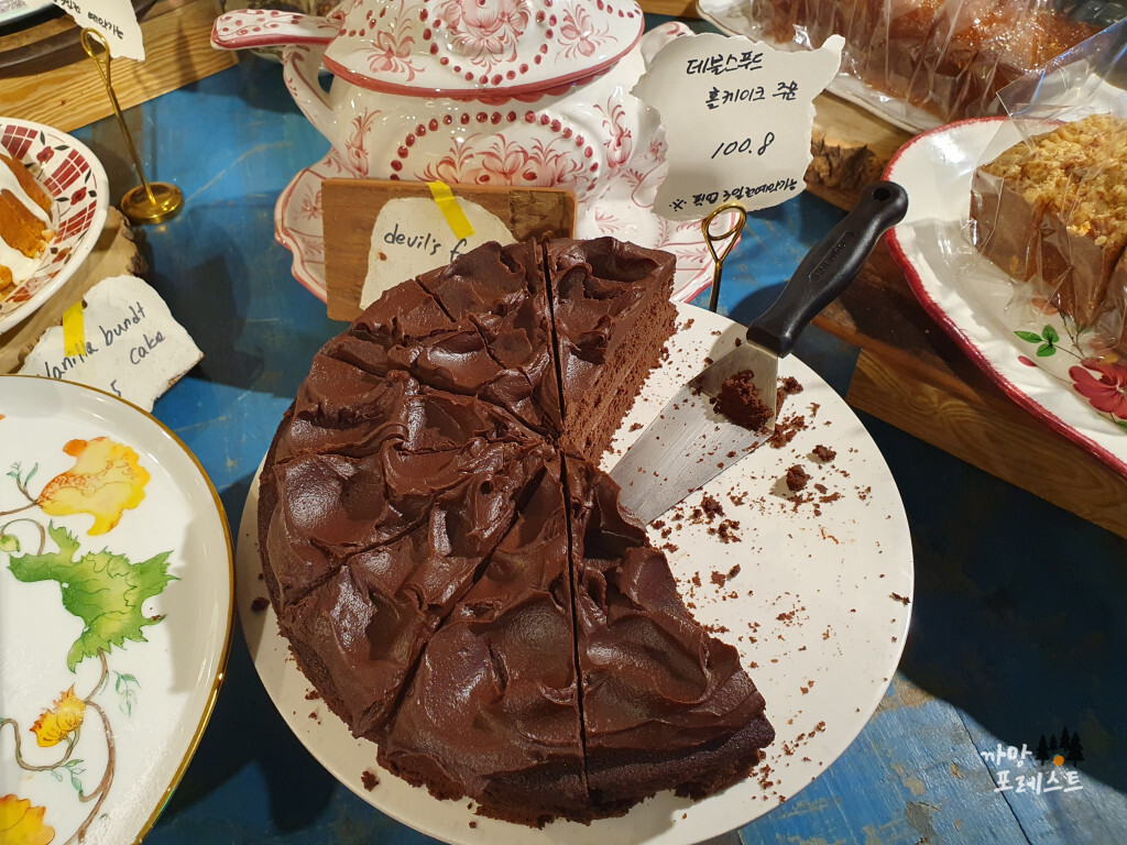 쿠라우니 신사역 케이크