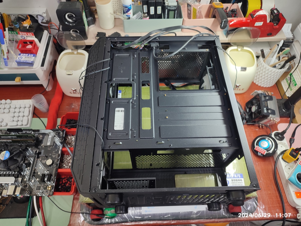 케이스 재조립 중