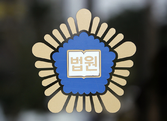 부산역 여자 화장실에서 만난 처음 본 여성을 무차별 폭행한 혐의로 재판에 넘겨진 50대 남성이 징역 12년을 선고받았다. 본 기사와 무관한 이미지. [사진=뉴시스]