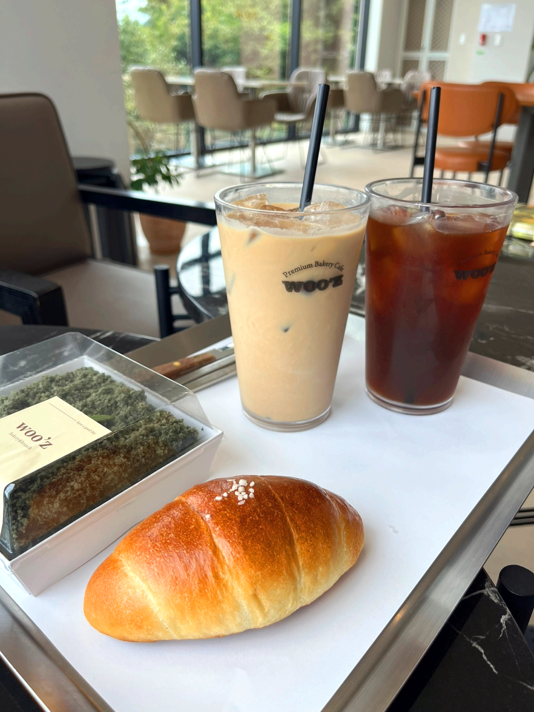 프리미엄 베이커리 카페 우즈 WOO'Z