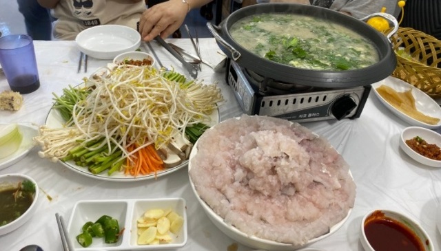 한국인의밥상-고성-갯장어-샤브샤브-하모곰탕-군령포하모자연산횟집-여름바다가약이다-보양생선