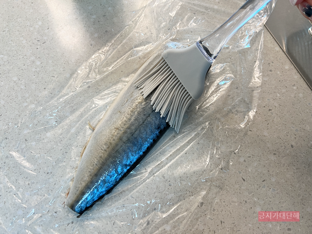 고등어에-기름칠