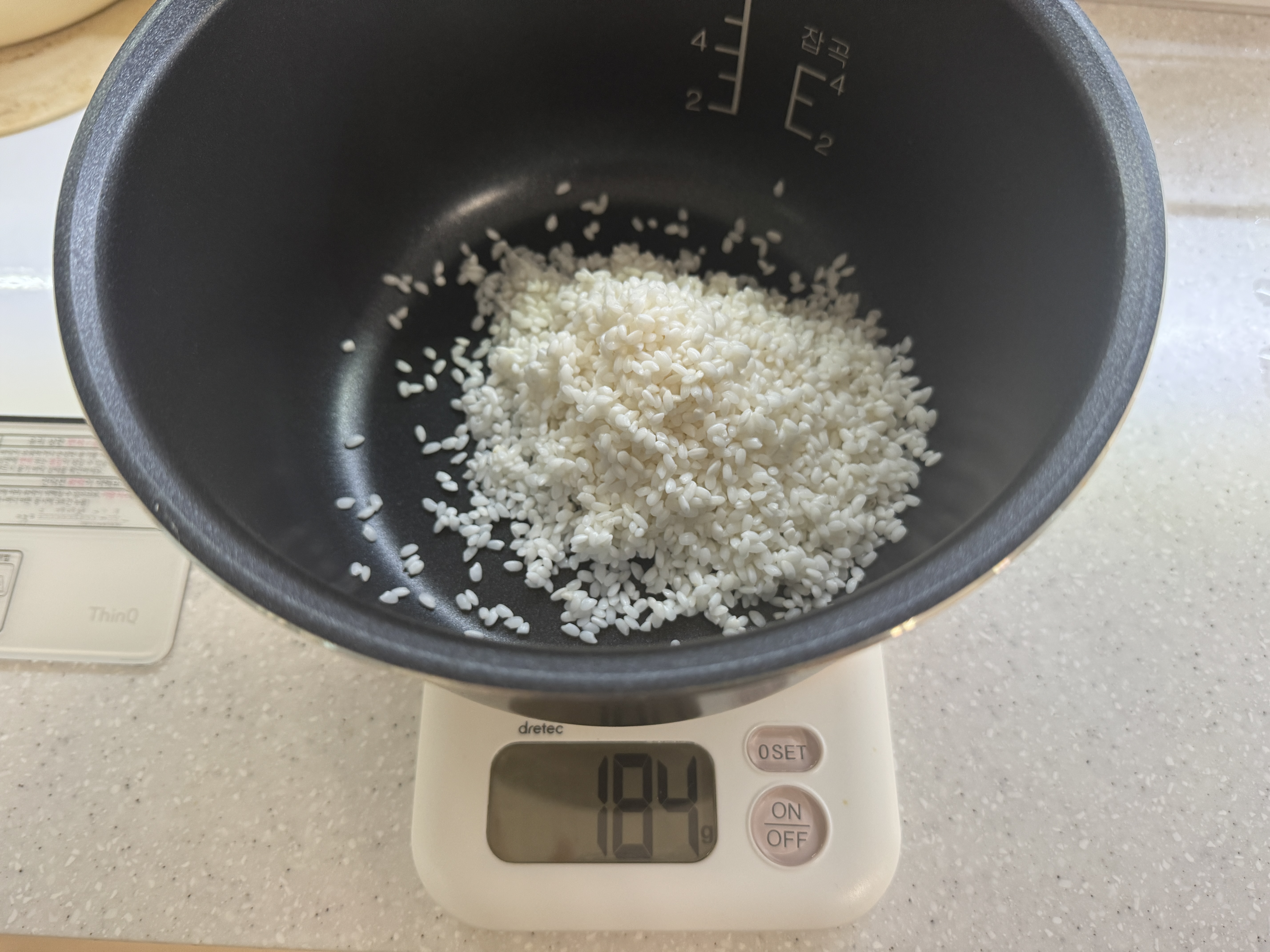 쌀 130g을 불린 후 사진