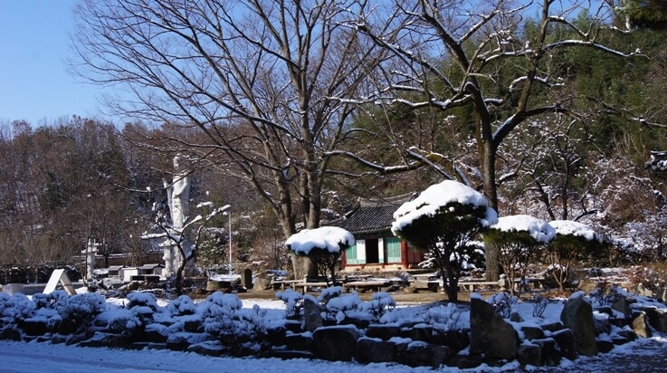 완주 송광사 : 북동으로는 산세가 연이어져 있고, 남서로는 황해 바다까지 평야로 연결된 승지 중의 승지