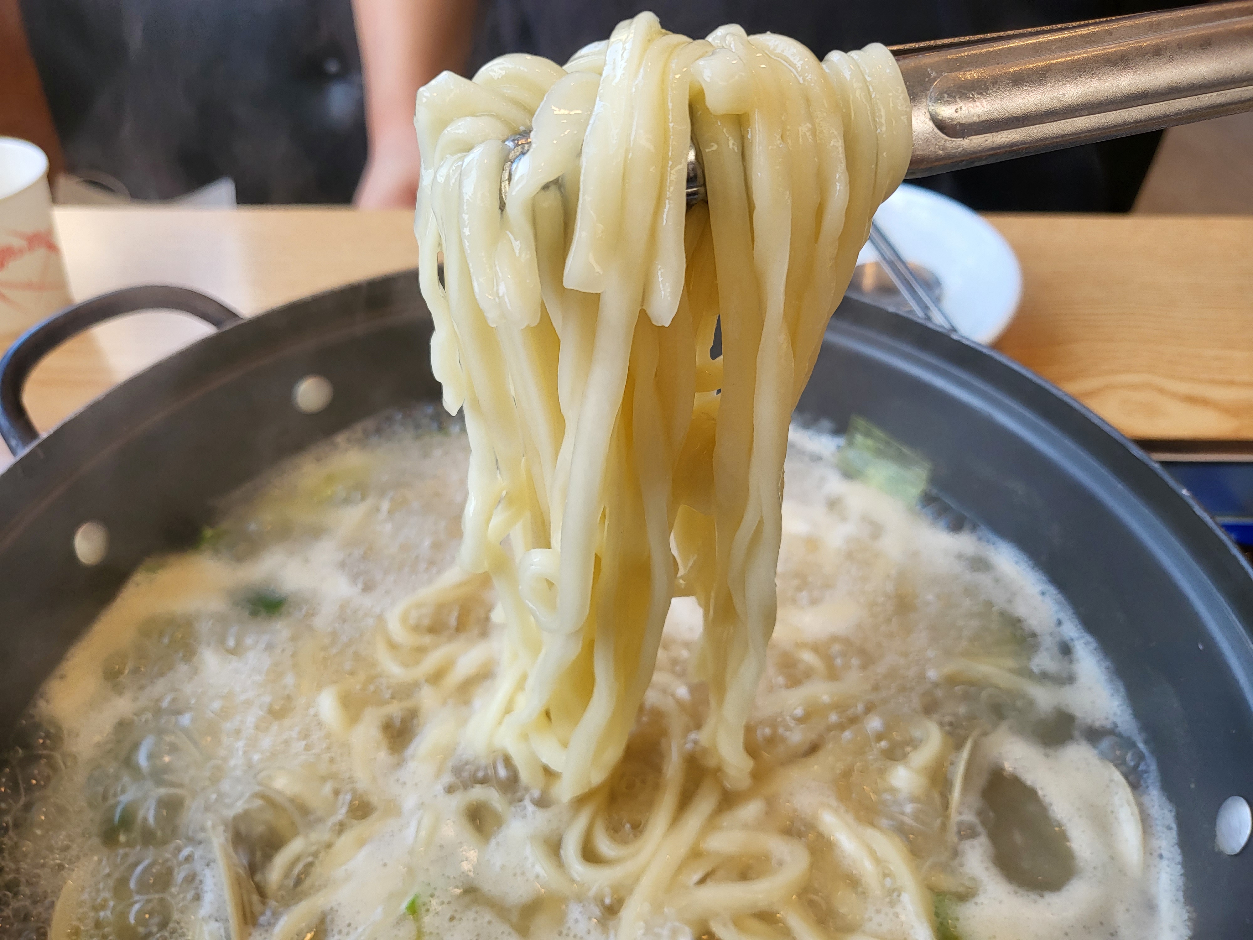 고래 해물 칼국수 - 칼국수 클로즈업