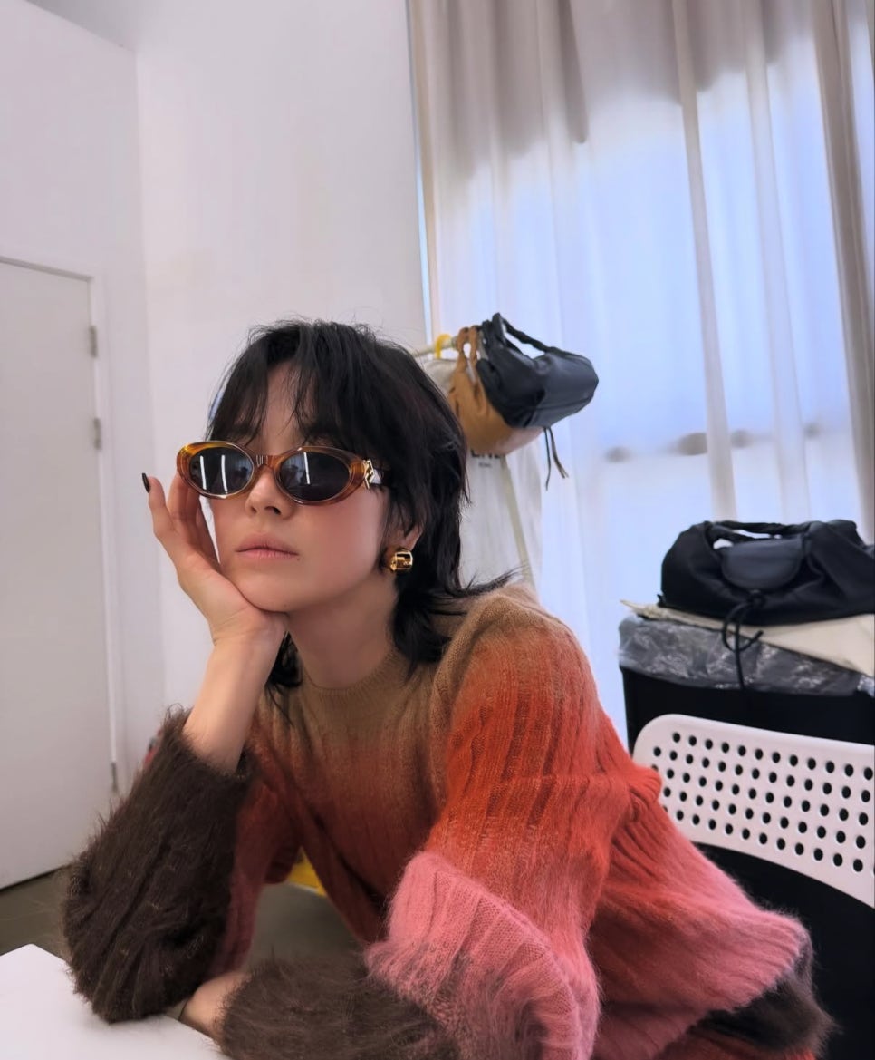 송혜교, 펜디 신상 스파이백으로 완성한 테토녀 스타일