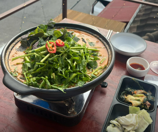 매일아침 오리감자탕 미나리요리