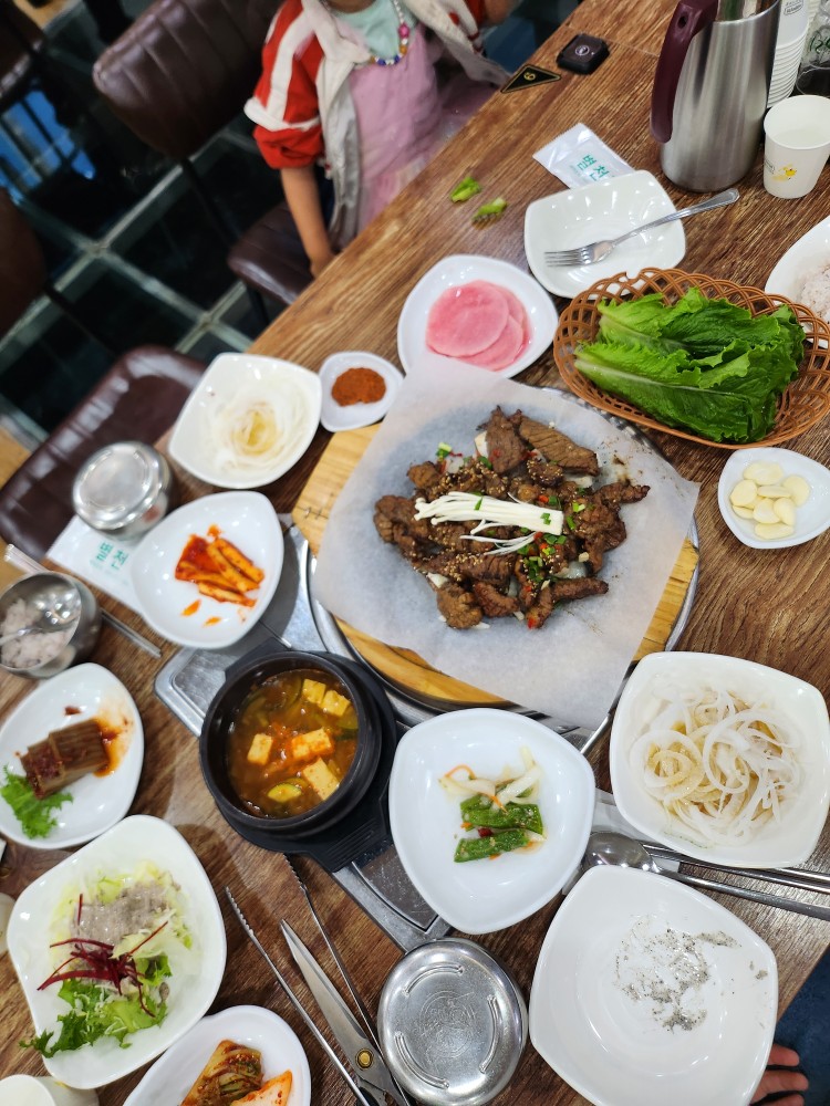 석갈비와 반찬들