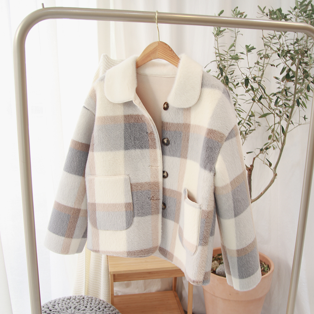 모조로브 페이크 밍크퍼 무스탕 체크코트