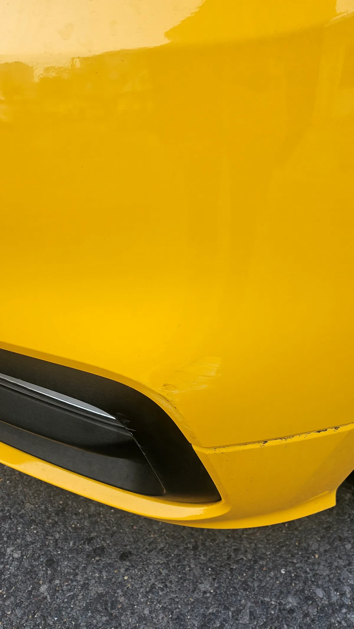 노란색-차-흠집2