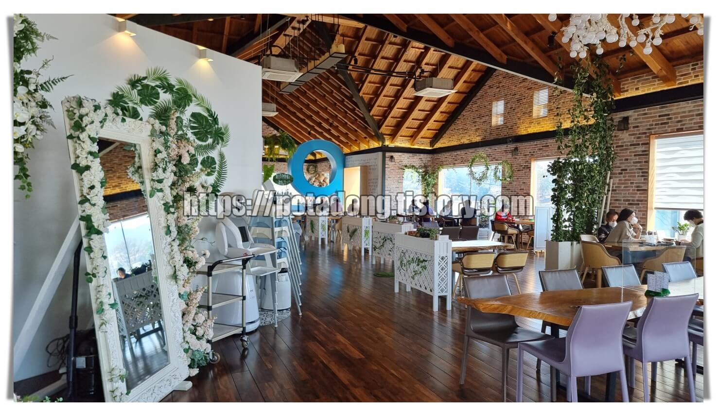 페이지나인 실내