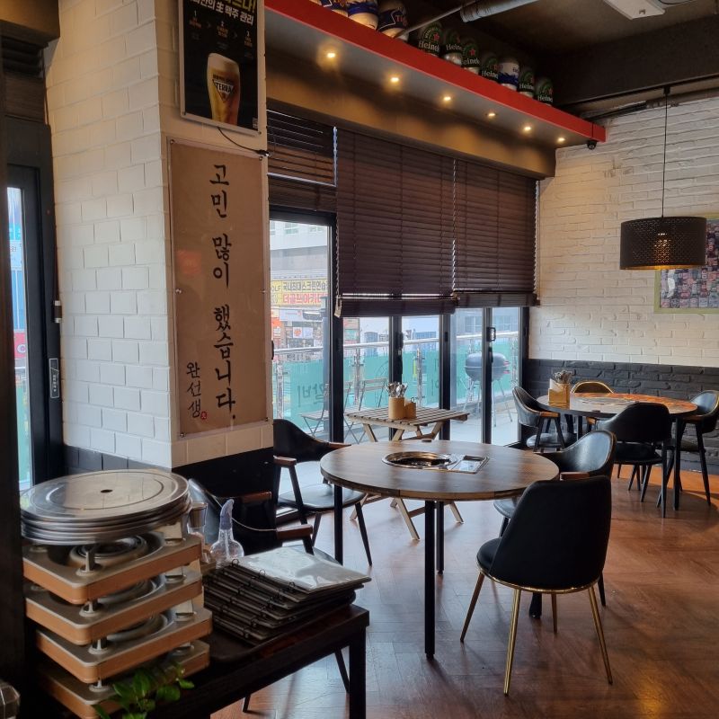 완선생-내부-사진