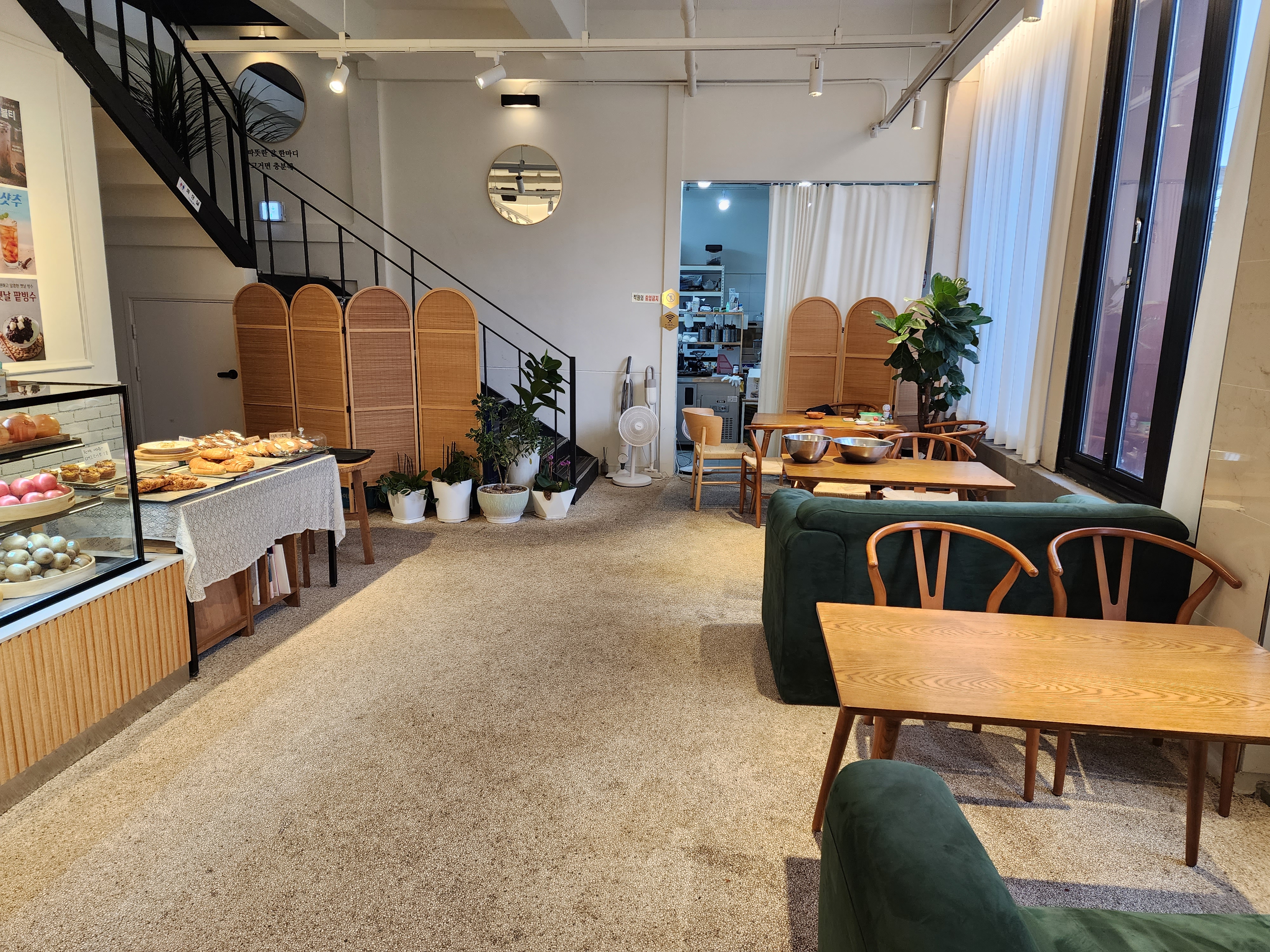 디저트 581카페 1층