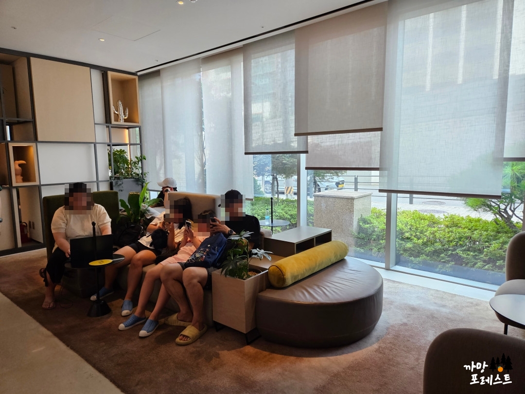 안다즈 서울 강남 체크인 대기