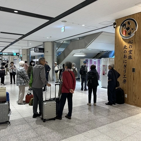 홋카이도 투어 데스크 앞 대기장