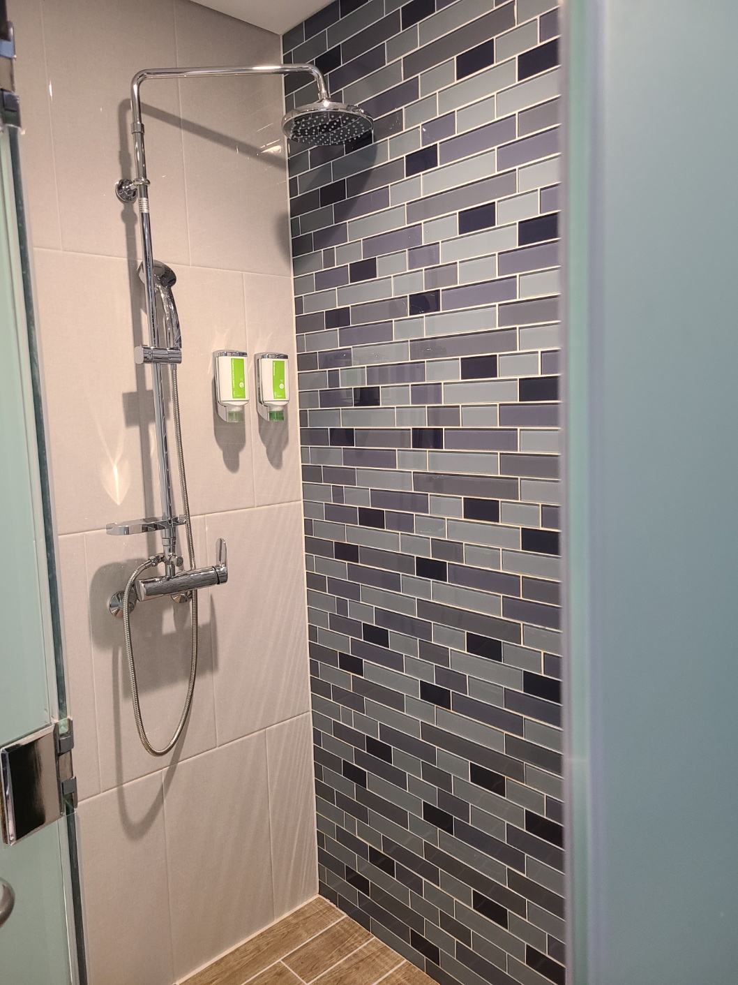 페어필드 바이 메리어트 서울 트윈룸 샤워부스