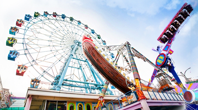 인천월미도 테마파크 놀이기구 사진입니다.