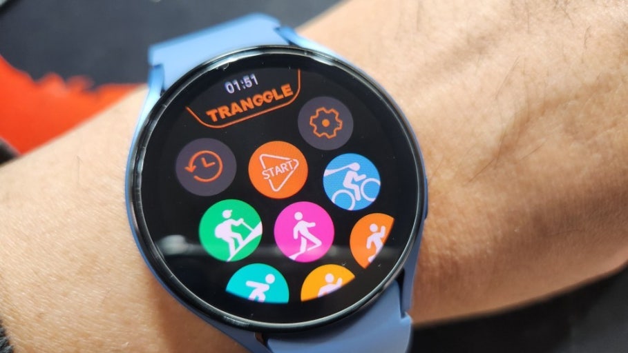 노인을 위한 스마트 혈중 산소 측정 팔찌: 건강 모니터링의 필수 도구