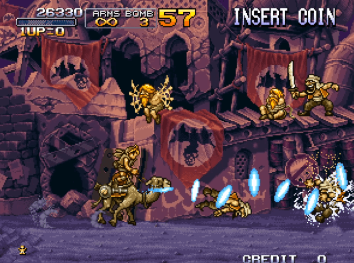 무기를-이용하여-적들을-공격하는-화면