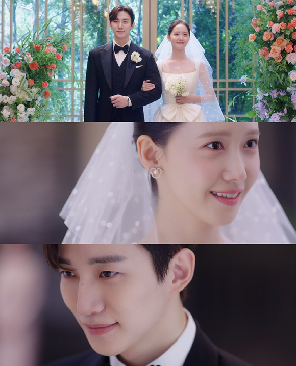 &#39;킹더랜드&#39;가 이준호&#44; 임윤아의 결혼이라는 행복한 결말을 그린 가운데 시청률 역시 자체 최고를 얻었다. [사진=JTBC 방송화면 캡처]