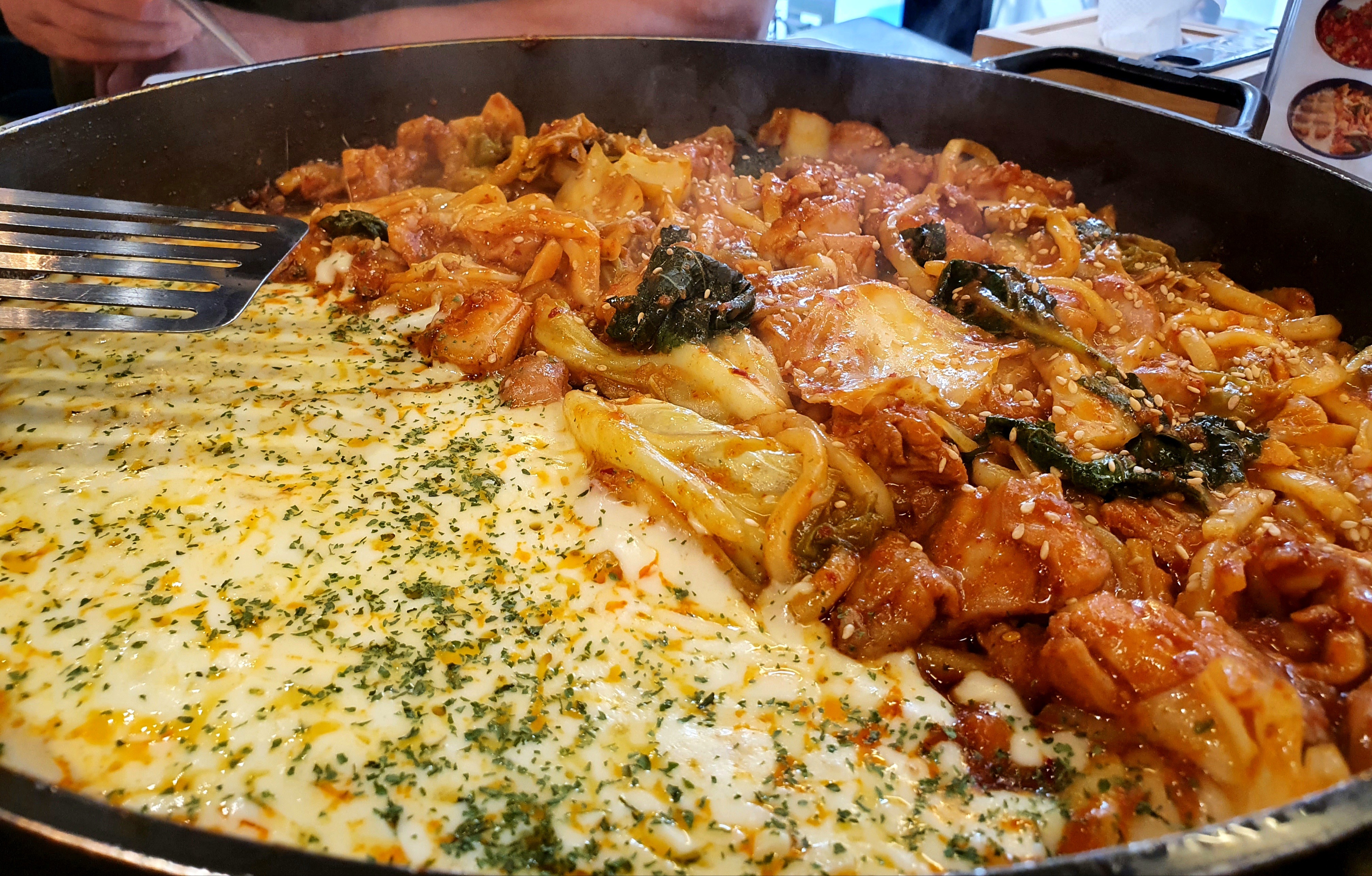 어서와 한국은 처음이지 치즈 닭갈비 후식 볶음밥 새우튀김 스웨덴 친구들 편 논현역 영동시장 맛집 위치